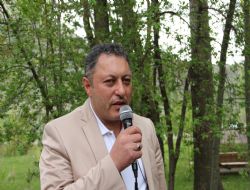 Saldırılara alkışlı protesto